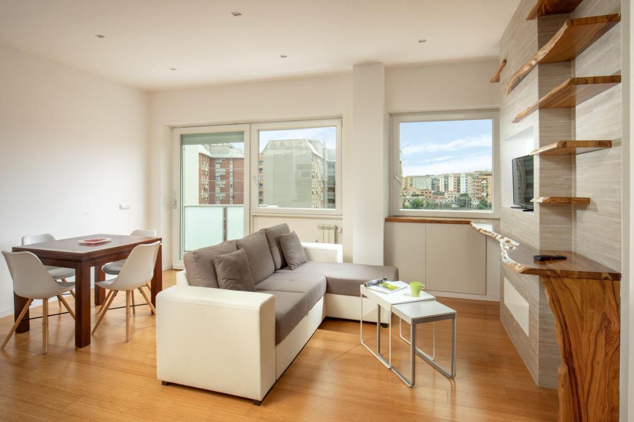 Lungotevere D.a. Apartment *